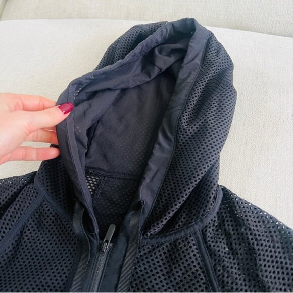 Lululemon • Relaxed‎ Fit Mesh Hoodie • size 6 - Picture 4 of 7